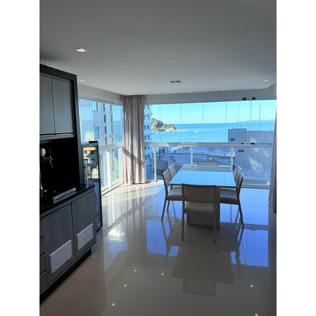 Apartamento com incrível vista mar no Centro Itapema Pronto para Morar - 03 Suítes sendo 01 Master 