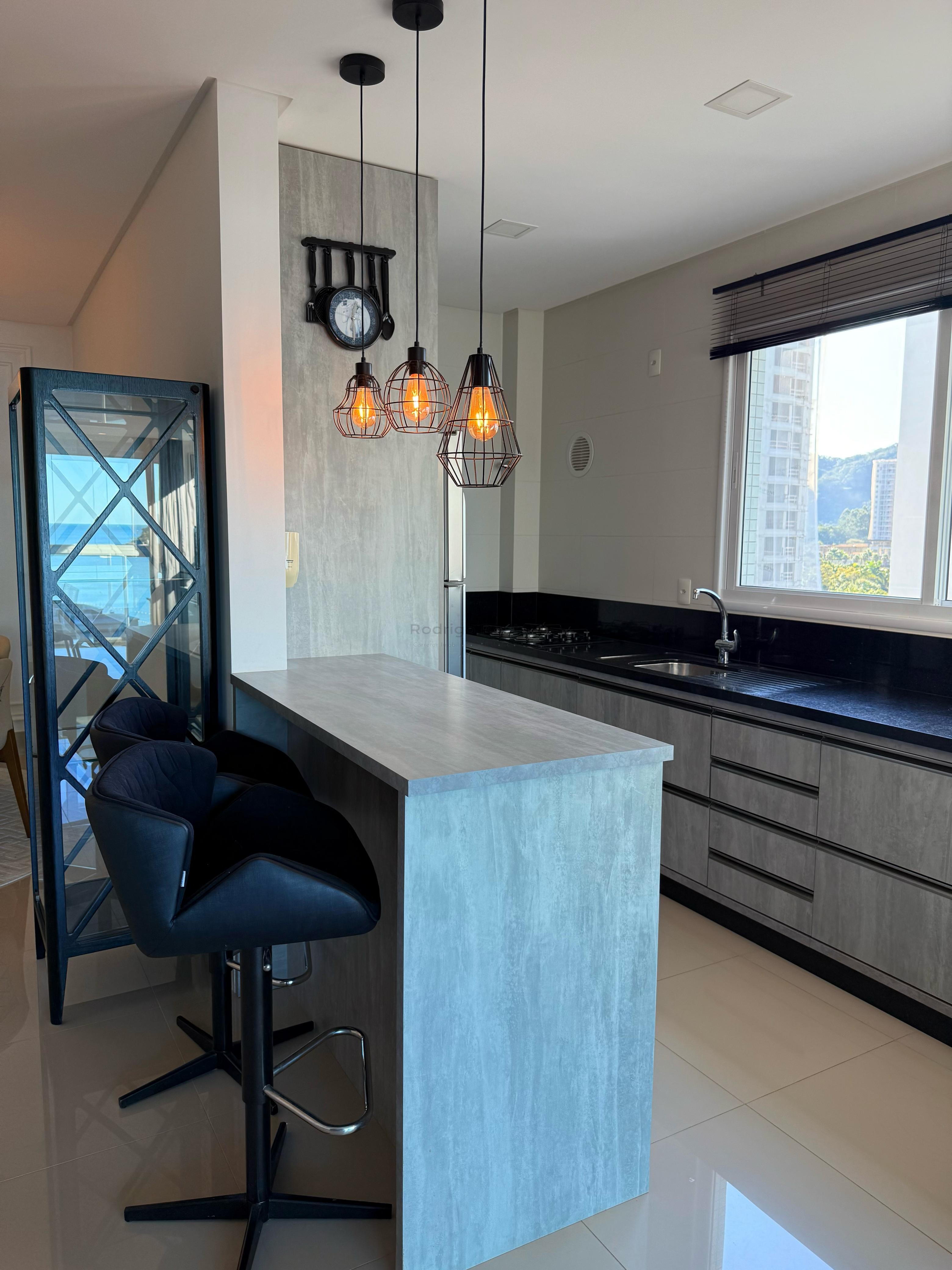 Apartamento com incrível vista mar no Centro Itapema Pronto para Morar - 03 Suítes sendo 01 Master 