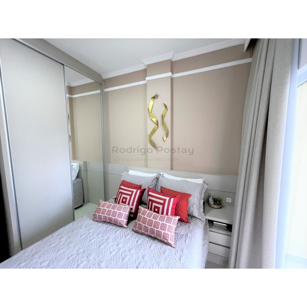 Apartamento finamente mobiliado com 4 quartos e 2 vagas, na Meia Praia