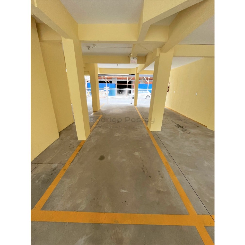 Apartamento finamente mobiliado com 4 quartos e 2 vagas, na Meia Praia