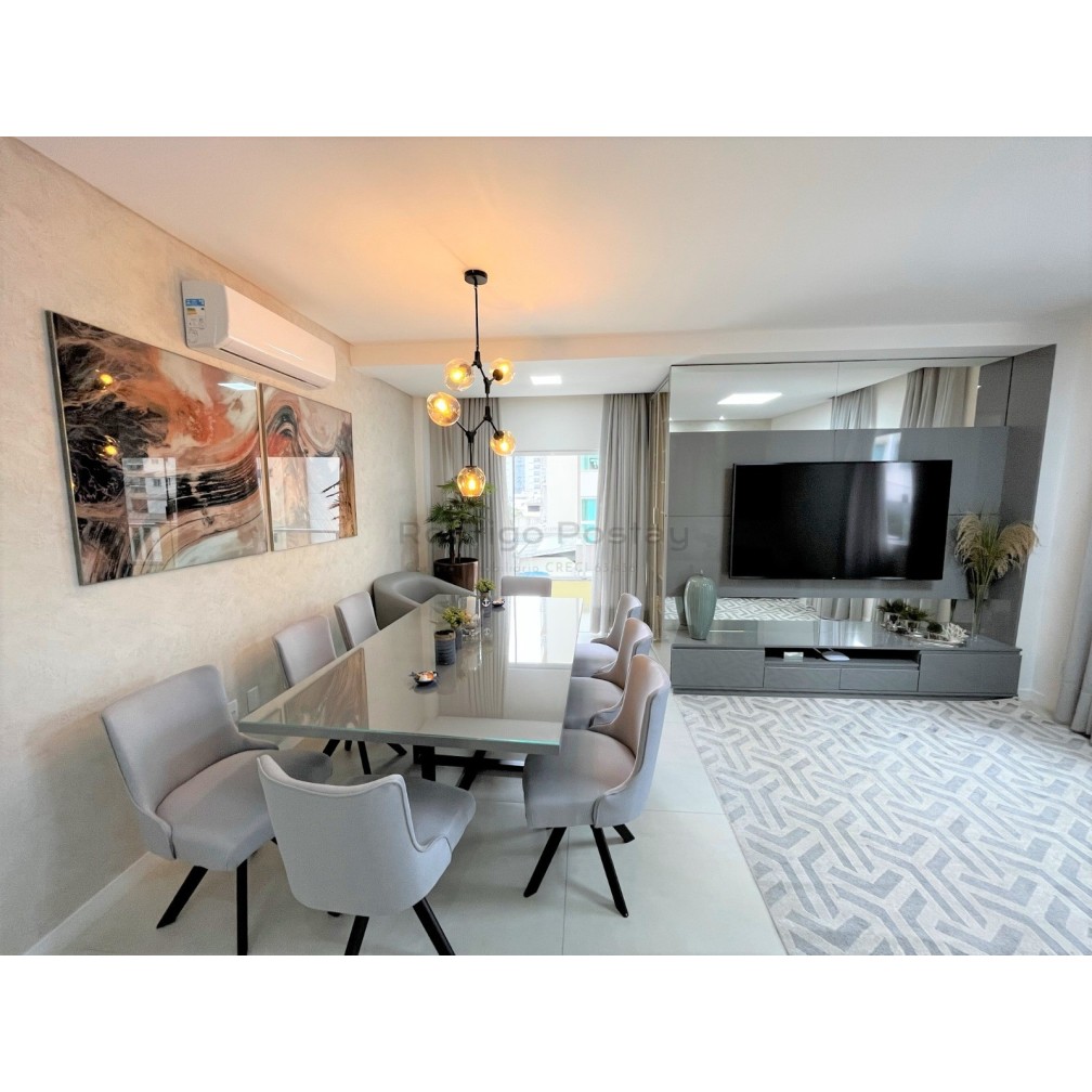 Apartamento finamente mobiliado com 4 quartos e 2 vagas, na Meia Praia