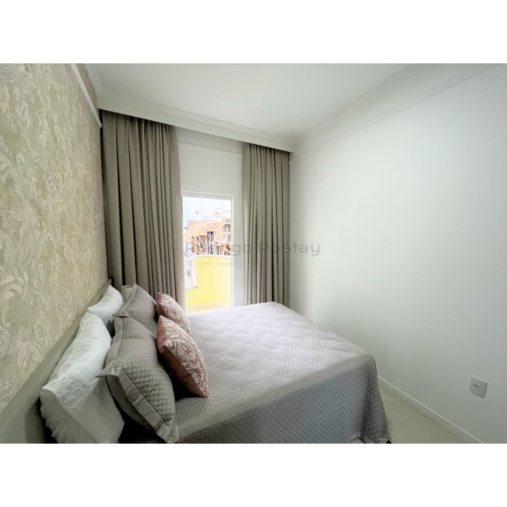 Apartamento finamente mobiliado com 4 quartos e 2 vagas, na Meia Praia