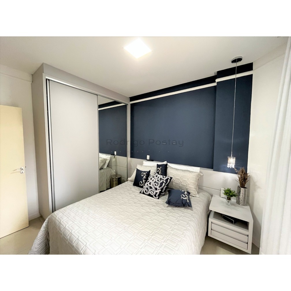 Apartamento finamente mobiliado com 4 quartos e 2 vagas, na Meia Praia