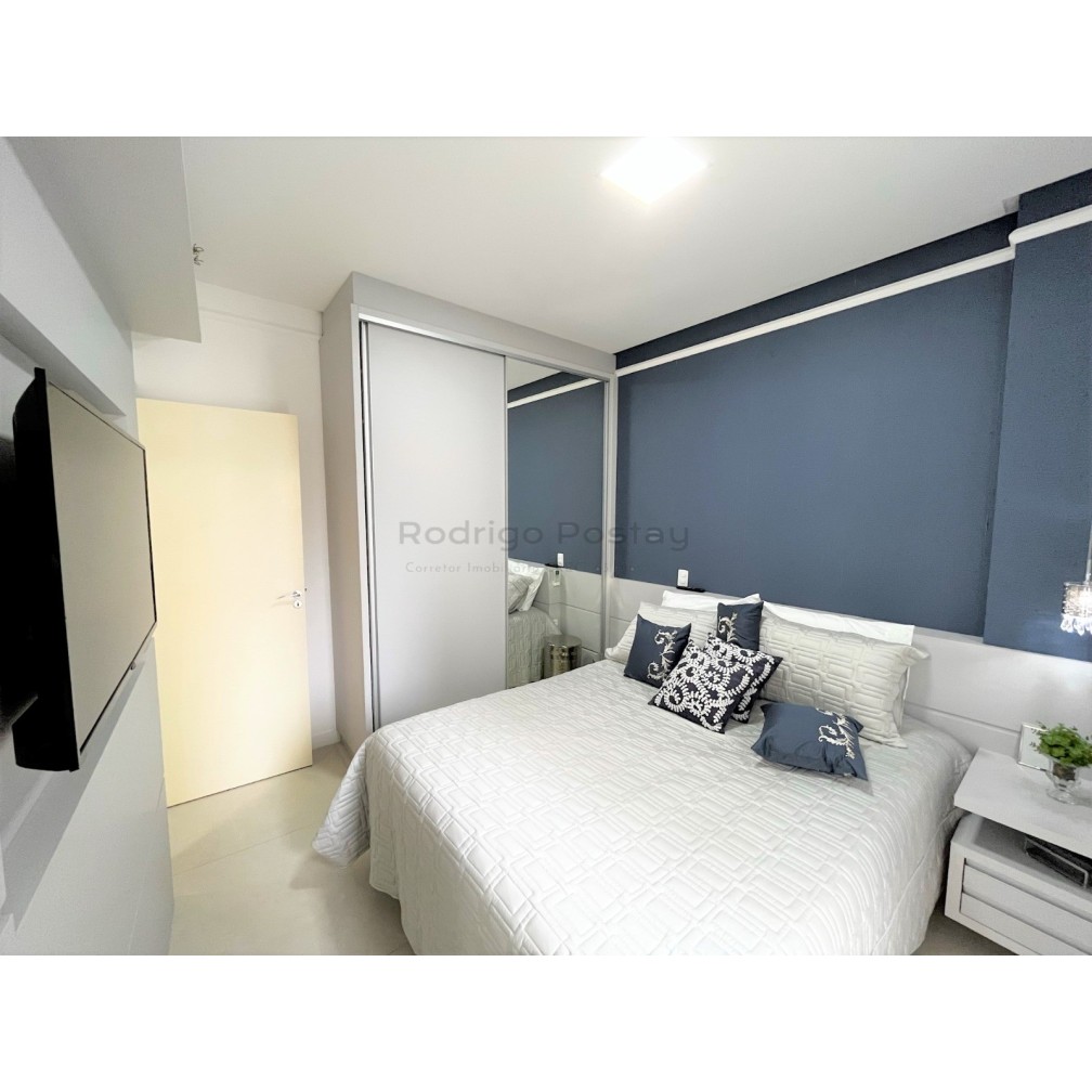 Apartamento finamente mobiliado com 4 quartos e 2 vagas, na Meia Praia