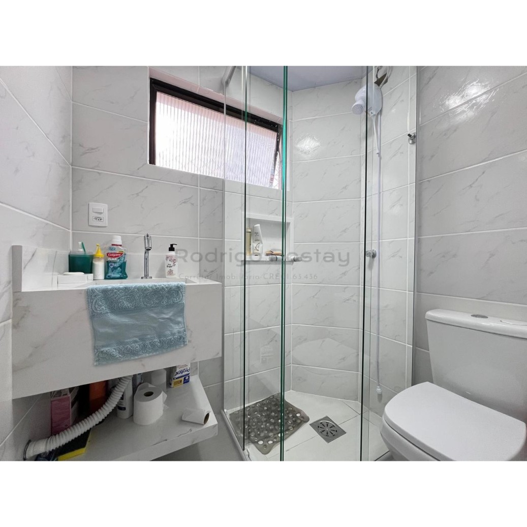 Apartamento de 4 dormitórios e mobiliado na Meia Praia