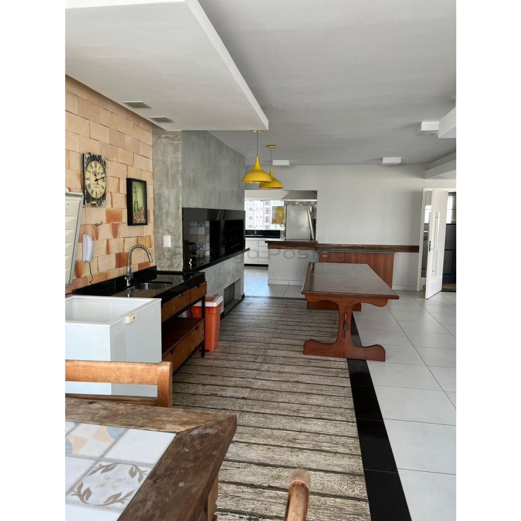 Apartamento de 4 dormitórios e mobiliado na Meia Praia