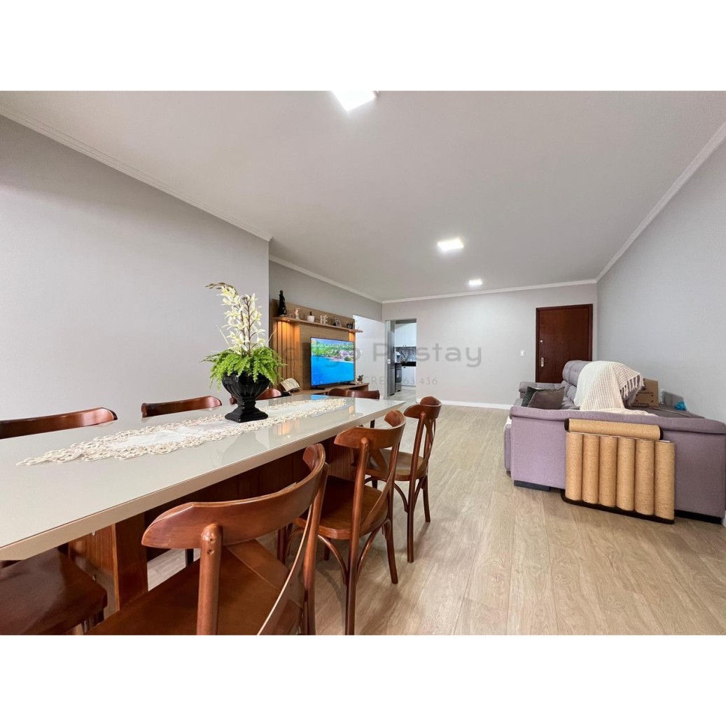 Apartamento de 4 dormitórios e mobiliado na Meia Praia