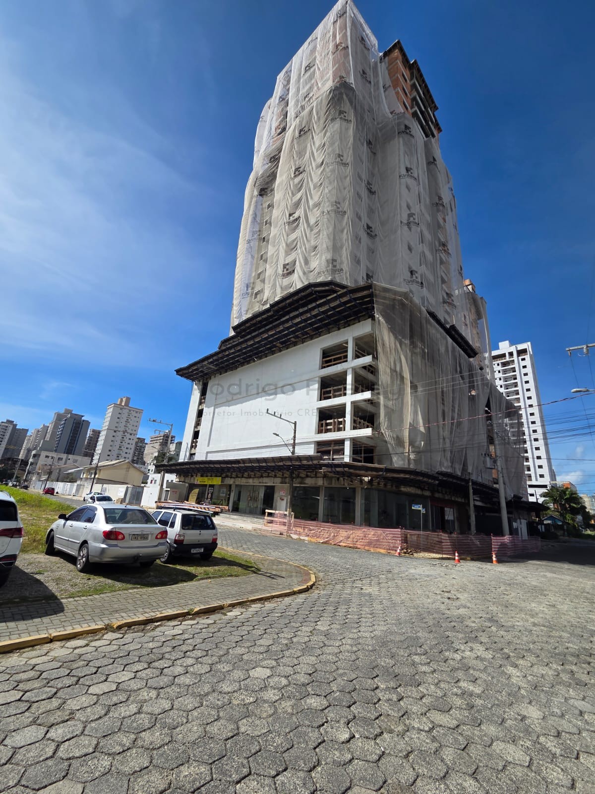 Apartamento no Ilha dos Açores Residence com lazer completo - Morretes Itapema