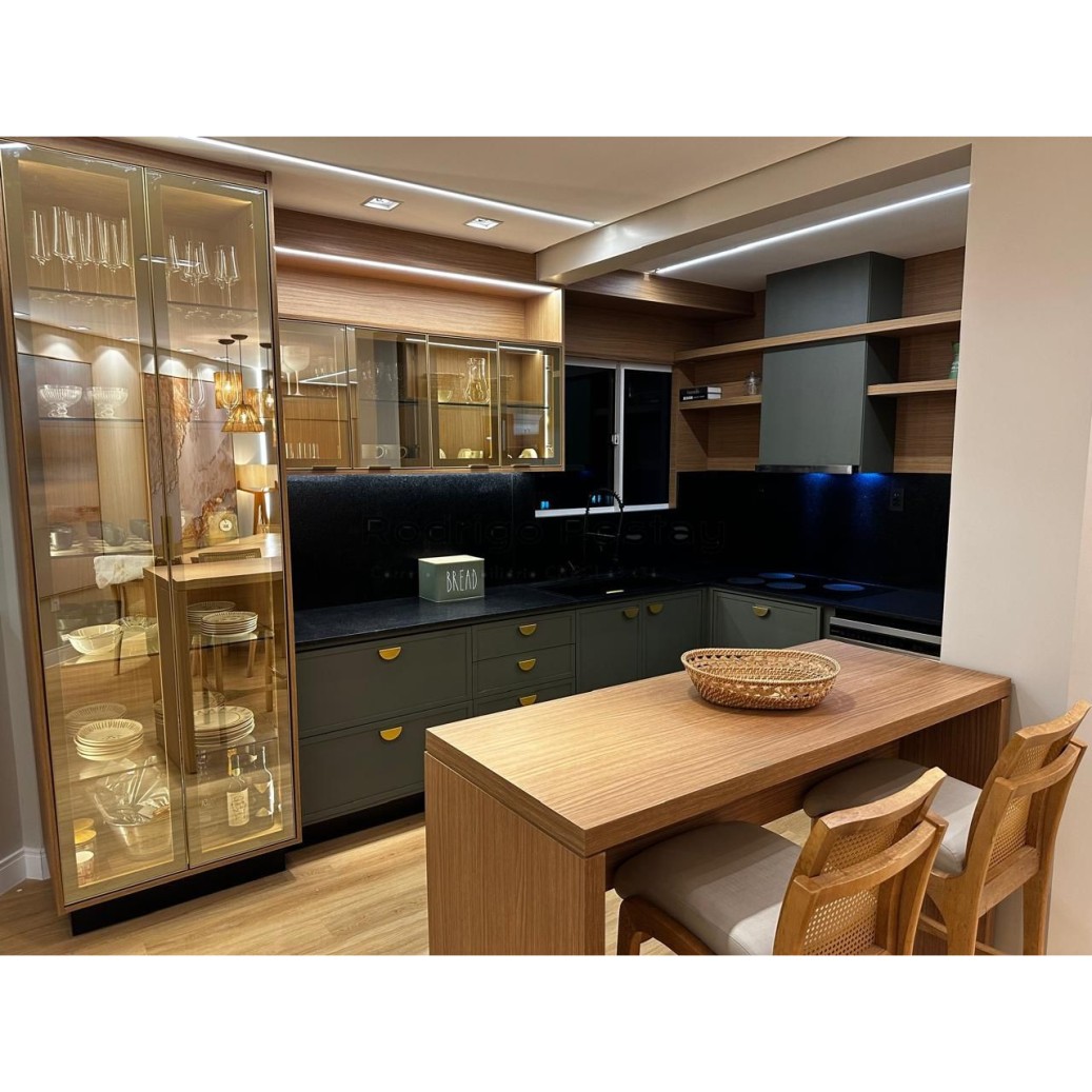 🏖️ Apartamento Finamente Mobiliado – 4 Quartos a Apenas 300m do Mar! 🌊