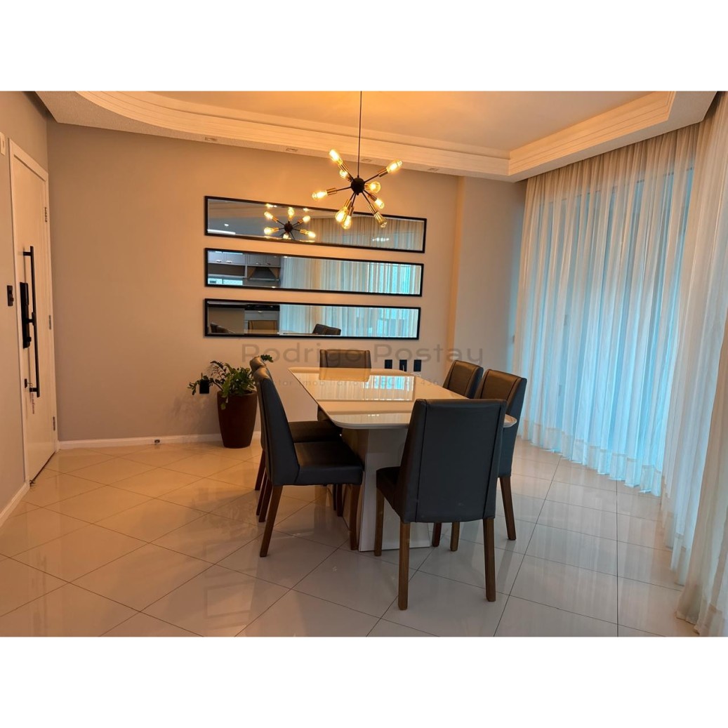 🏡 Apartamento à Venda em Meia Praia – Itapema/SC