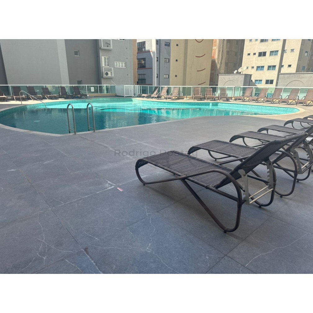 🏡 Apartamento à Venda em Meia Praia – Itapema/SC