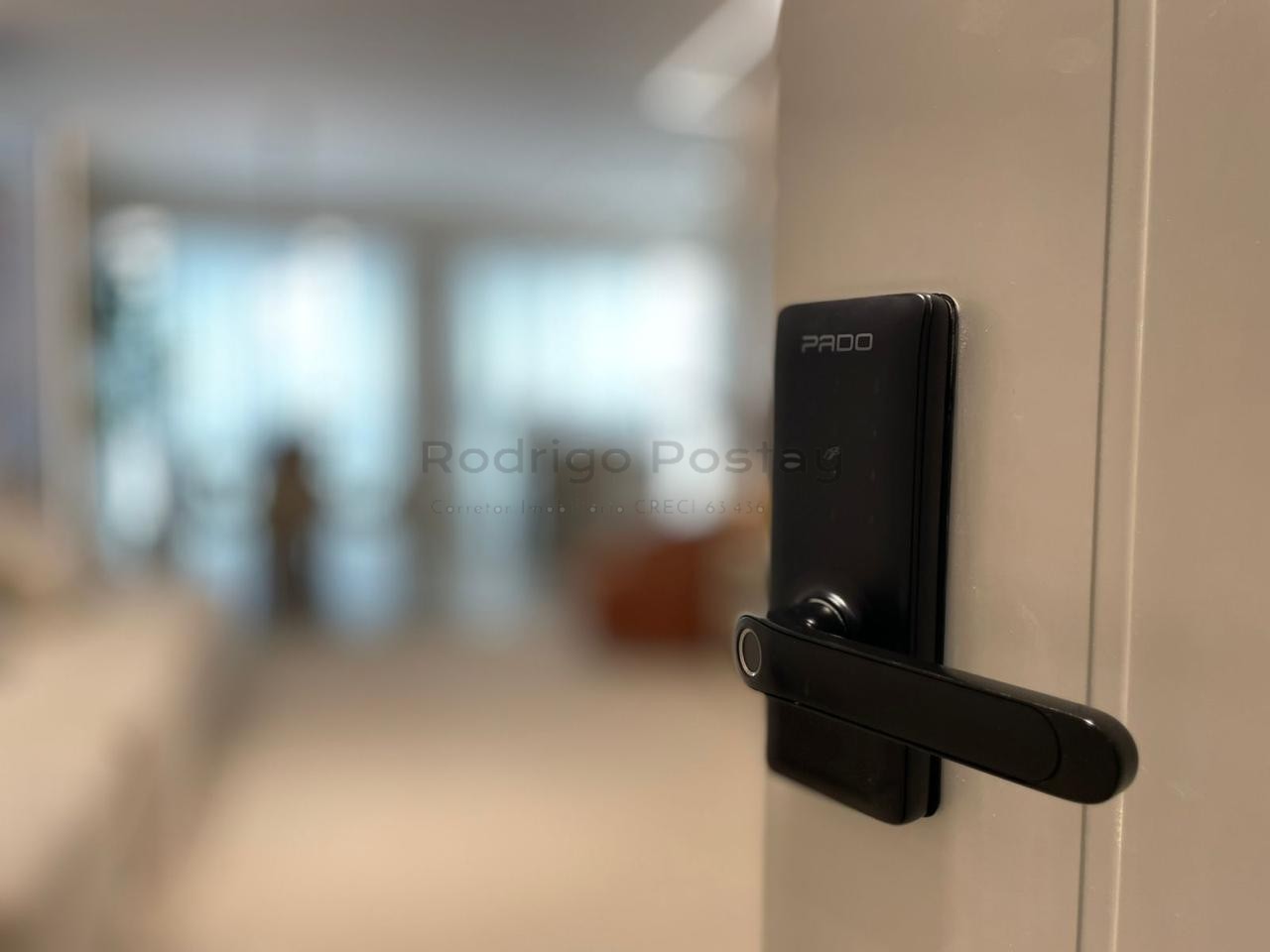 FANTÁSTICO - Apartamento finamente mobiliado na Meia Praia com 3 suítes e lazer completo.