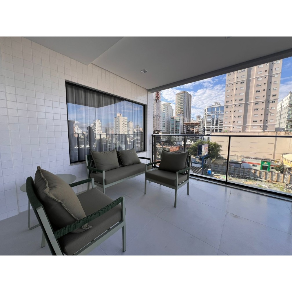 Apartamento 3 suítes na Meia Praia com pagamento em 100x