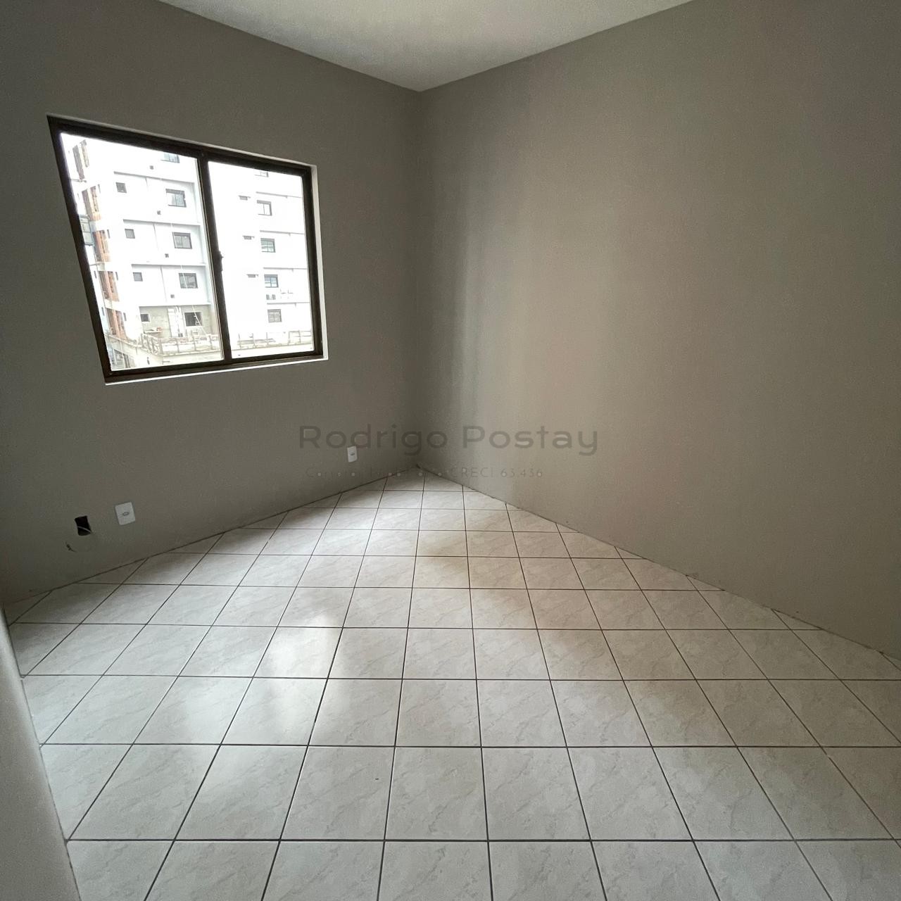 🏖️ Apartamento na Meia Praia — Apenas 250m do Mar! 🏖️