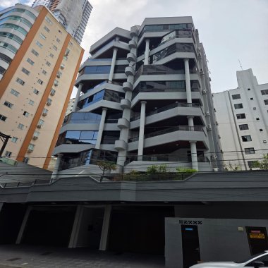 🏖️ Apartamento na Meia Praia — Apenas 250m do Mar! 🏖️