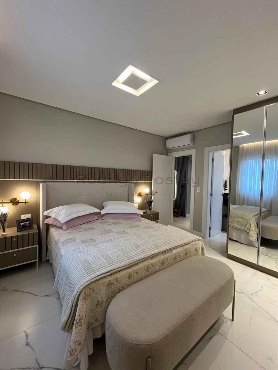 🏖️ APARTAMENTO 3 QUARTOS FINAMENTE MOBILIADO • PAGAMENTO EM ATÉ 72x Localizado na Meia Praia 