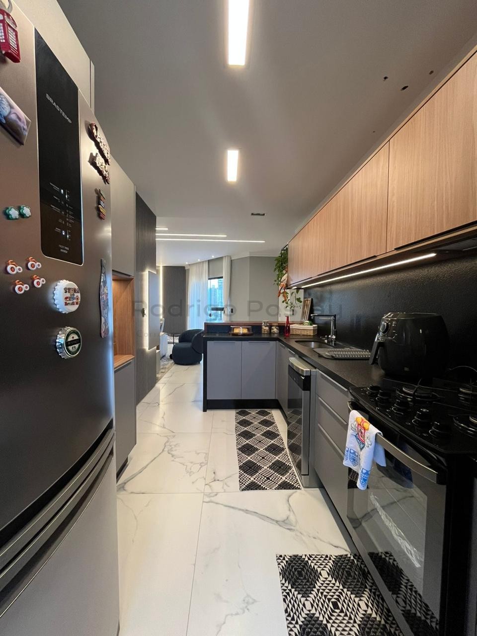 🏖️ APARTAMENTO 3 QUARTOS FINAMENTE MOBILIADO • PAGAMENTO EM ATÉ 72x Localizado na Meia Praia 