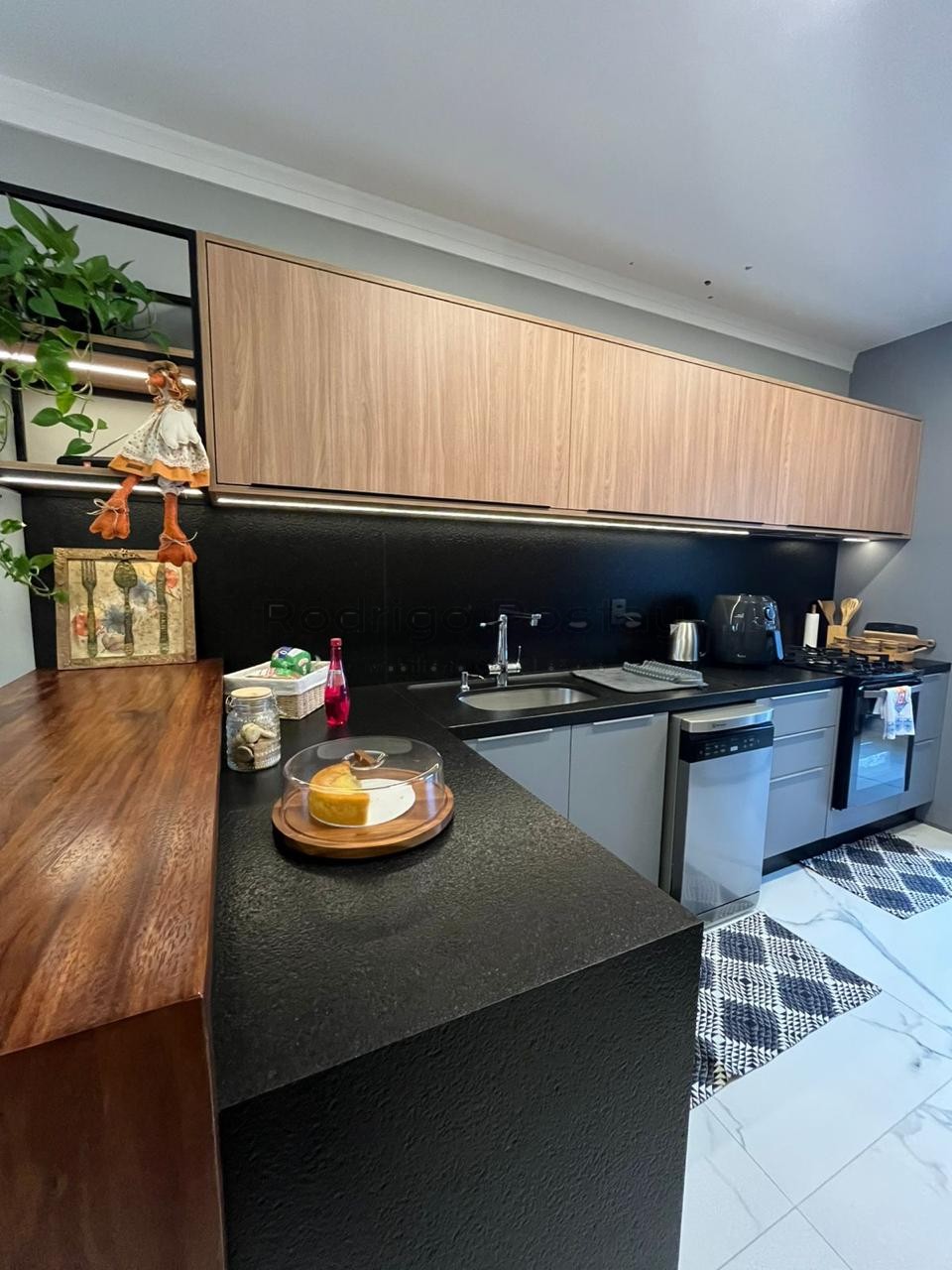 🏖️ APARTAMENTO 3 QUARTOS FINAMENTE MOBILIADO • PAGAMENTO EM ATÉ 72x Localizado na Meia Praia 