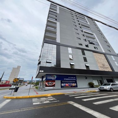 🏖️ APARTAMENTO 3 QUARTOS FINAMENTE MOBILIADO • PAGAMENTO EM ATÉ 72x Localizado na Meia Praia 