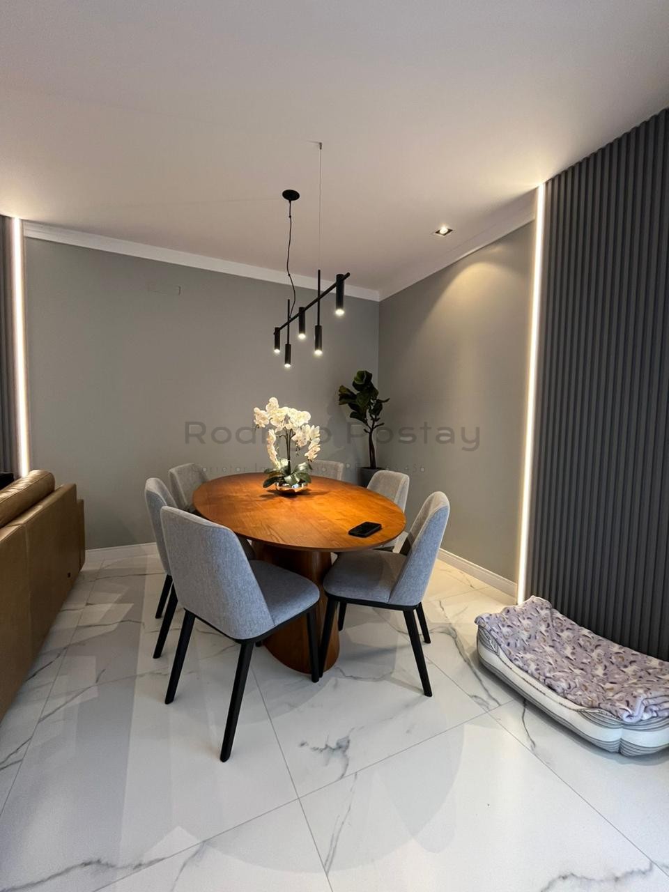 🏖️ APARTAMENTO 3 QUARTOS FINAMENTE MOBILIADO • PAGAMENTO EM ATÉ 72x Localizado na Meia Praia 