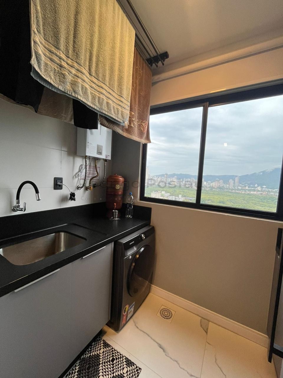 🏖️ APARTAMENTO 3 QUARTOS FINAMENTE MOBILIADO • PAGAMENTO EM ATÉ 72x Localizado na Meia Praia 