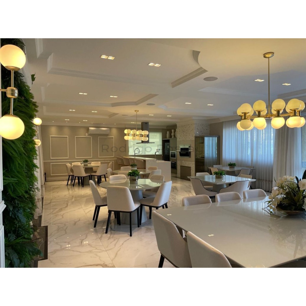 GIGANTE - AP NA MEIA PRAIA COM 176M² SENDO 3 SUÍTES + 3 VAGAS - SALDO EM 36X