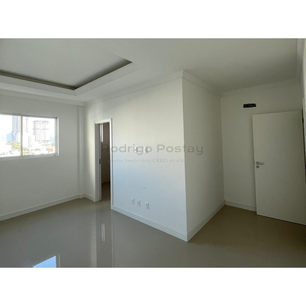 GIGANTE - AP NA MEIA PRAIA COM 176M² SENDO 3 SUÍTES + 3 VAGAS - SALDO EM 36X