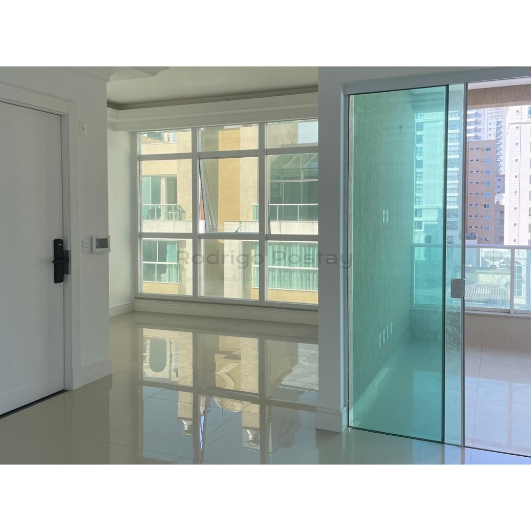 GIGANTE - AP NA MEIA PRAIA COM 176M² SENDO 3 SUÍTES + 3 VAGAS - SALDO EM 36X