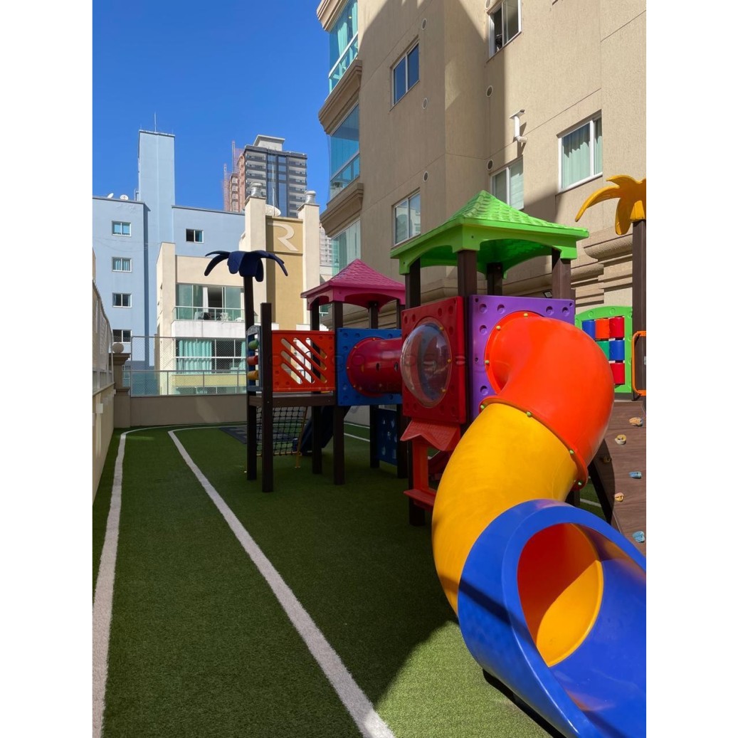 GIGANTE - AP NA MEIA PRAIA COM 176M² SENDO 3 SUÍTES + 3 VAGAS - SALDO EM 36X