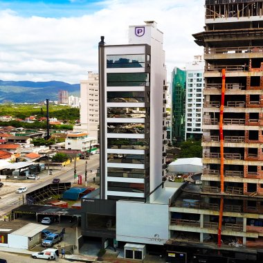 Apartamento com 3 suítes e lazer no rooftot 500m da Praia do Pereque