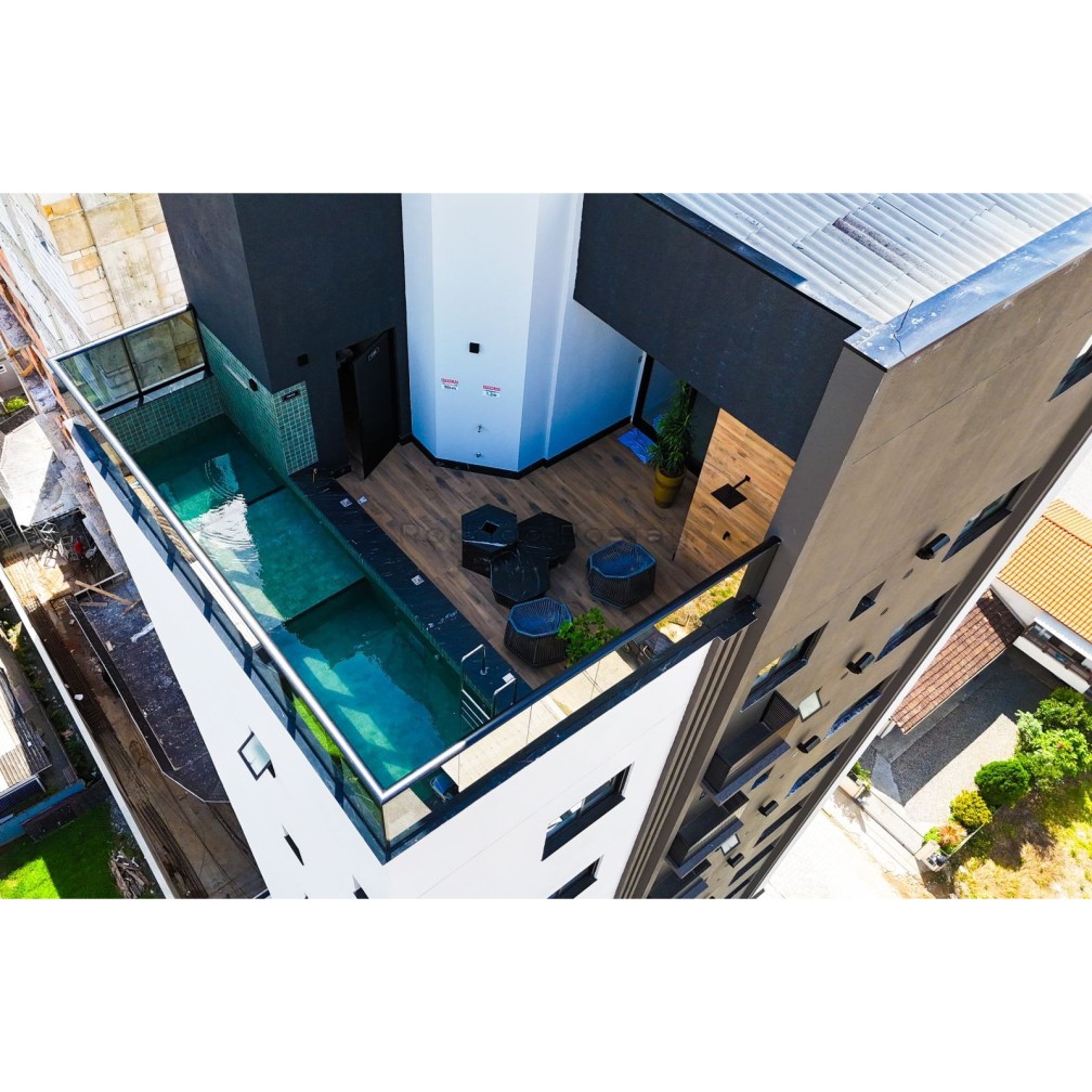 Apartamento com 3 suítes e lazer no rooftot 500m da Praia do Pereque