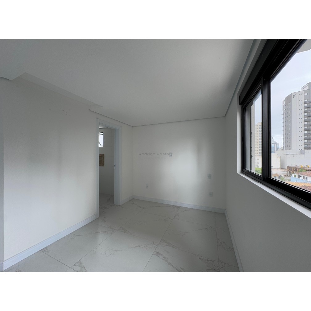 Apartamento com 3 suítes e lazer no rooftot 500m da Praia do Pereque