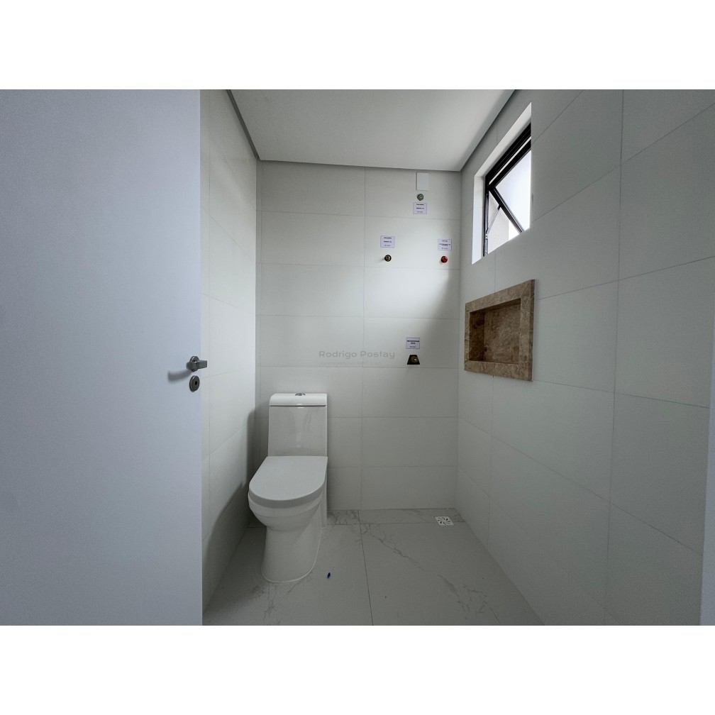 Apartamento com 3 suítes e lazer no rooftot 500m da Praia do Pereque