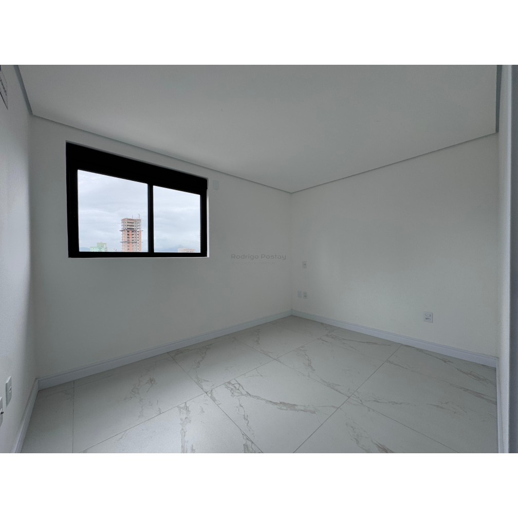 Apartamento com 3 suítes e lazer no rooftot 500m da Praia do Pereque