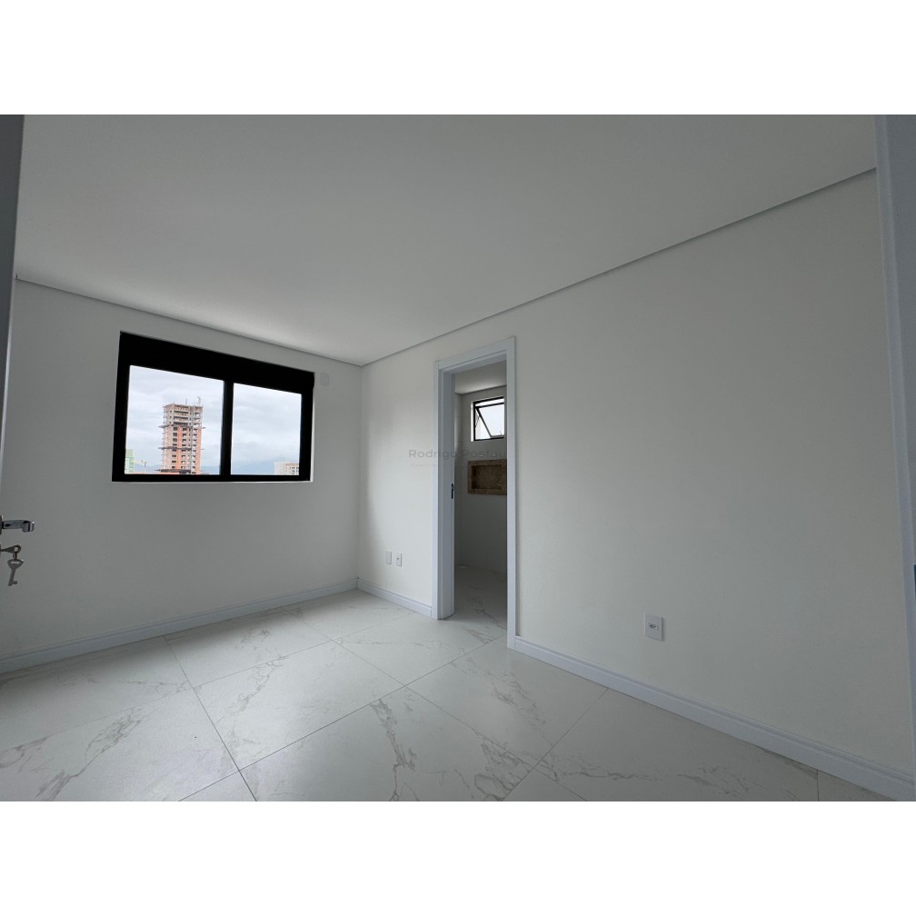 Apartamento com 3 suítes e lazer no rooftot 500m da Praia do Pereque