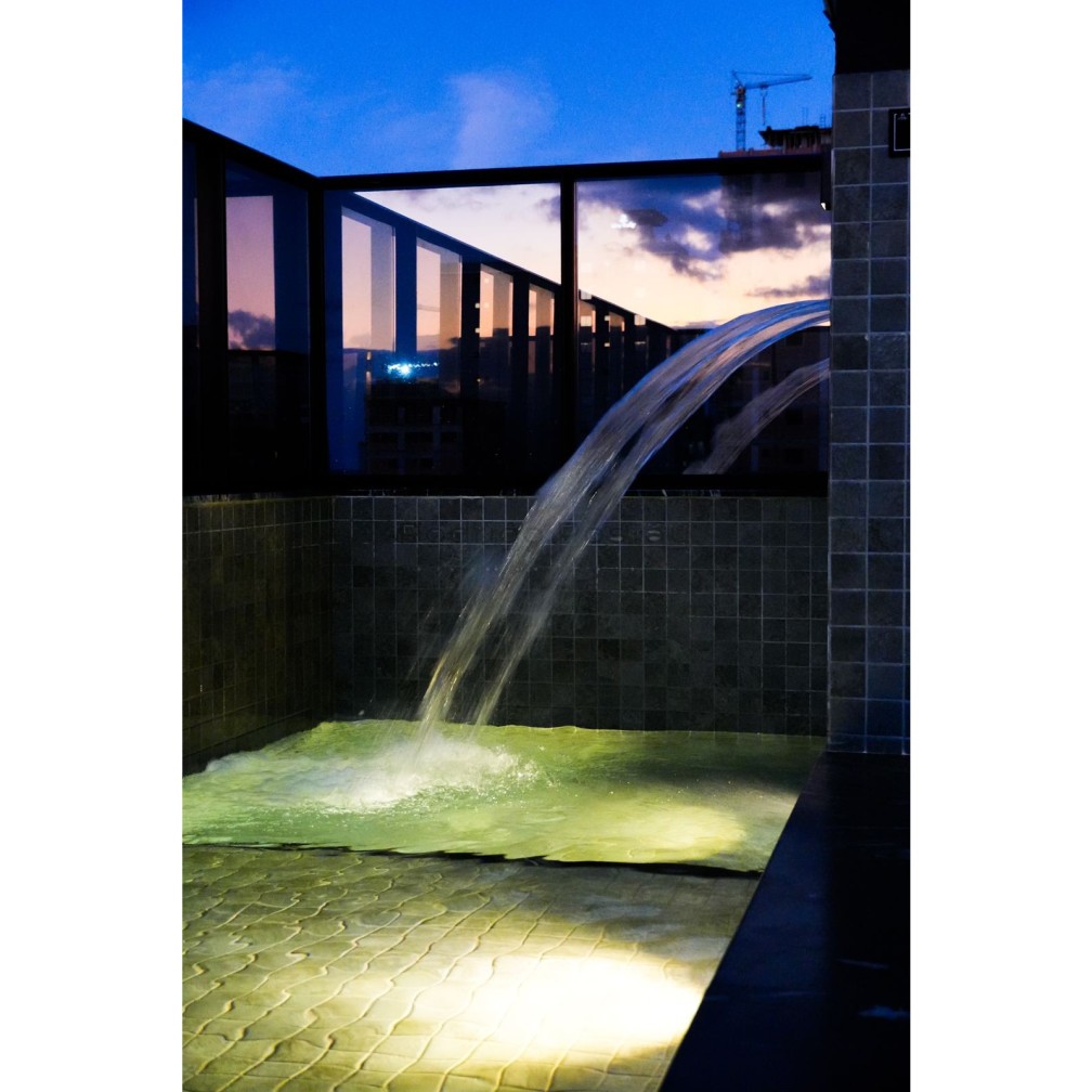 Apartamento com 3 suítes e lazer no rooftot 500m da Praia do Pereque