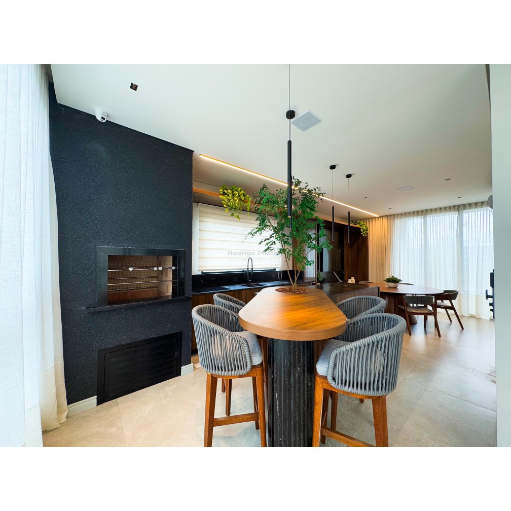 Apartamento com 3 suítes e lazer no rooftot 500m da Praia do Pereque