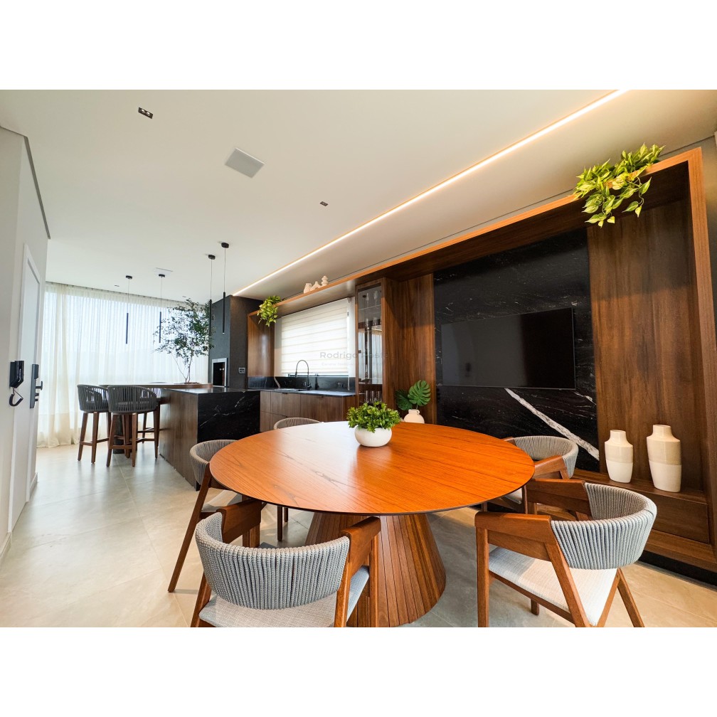 Apartamento com 3 suítes e lazer no rooftot 500m da Praia do Pereque