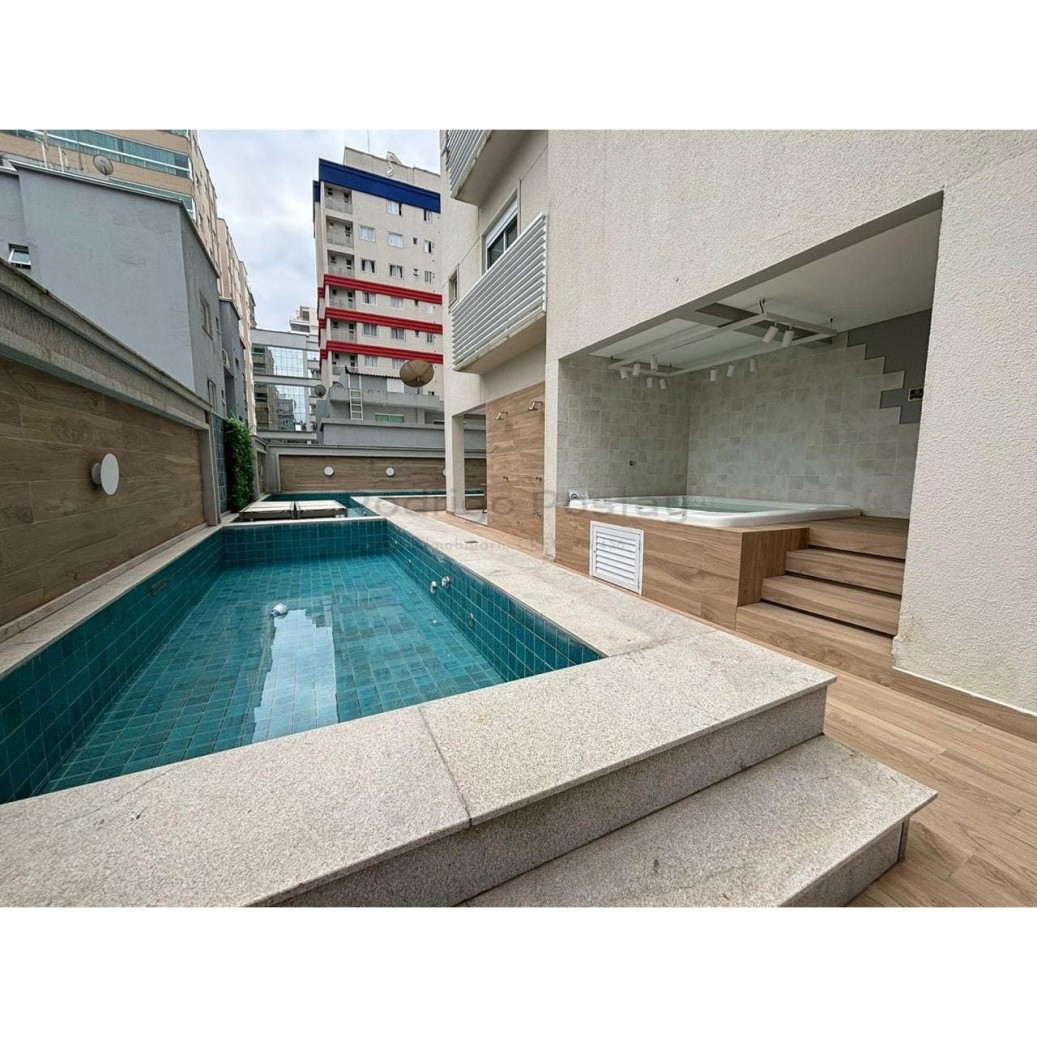 IMPERDÍVEL Apartamento finamente mobiliado na Meia Praia