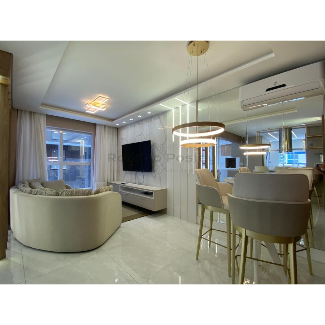 IMPERDÍVEL Apartamento finamente mobiliado na Meia Praia