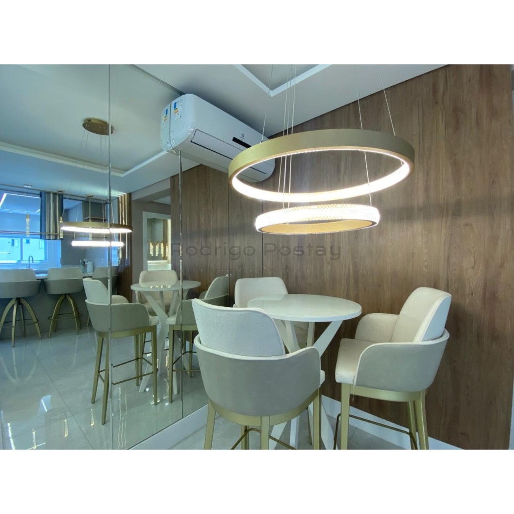 IMPERDÍVEL Apartamento finamente mobiliado na Meia Praia