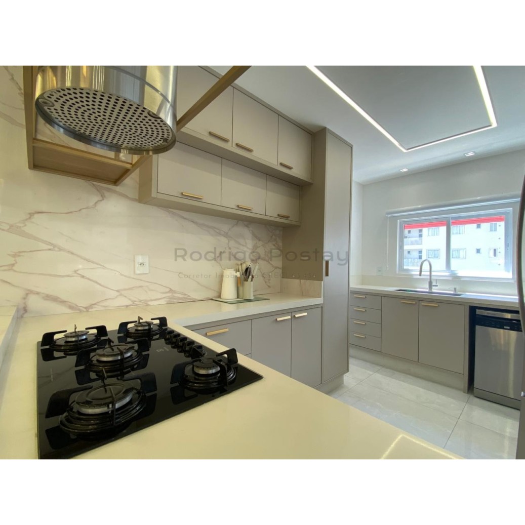 IMPERDÍVEL Apartamento finamente mobiliado na Meia Praia