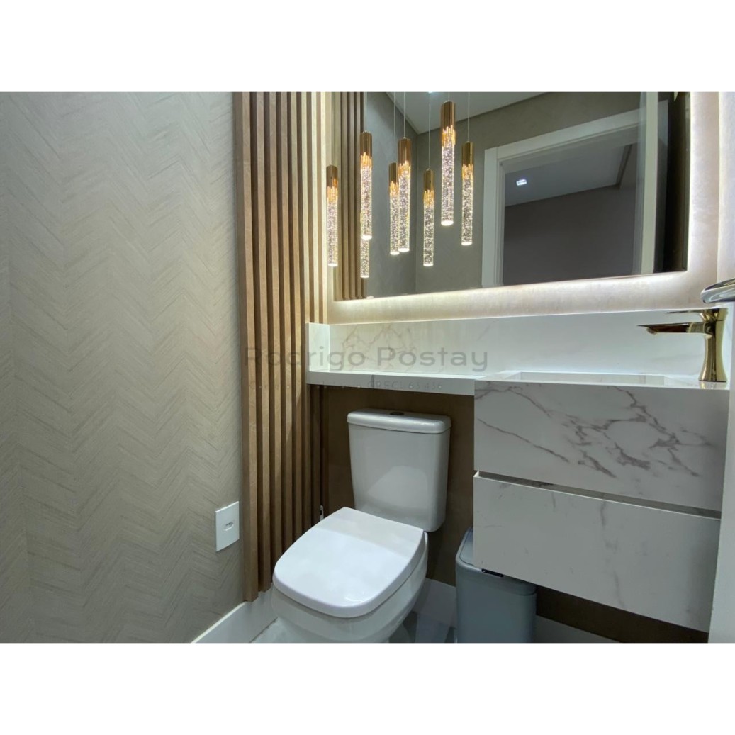 IMPERDÍVEL Apartamento finamente mobiliado na Meia Praia