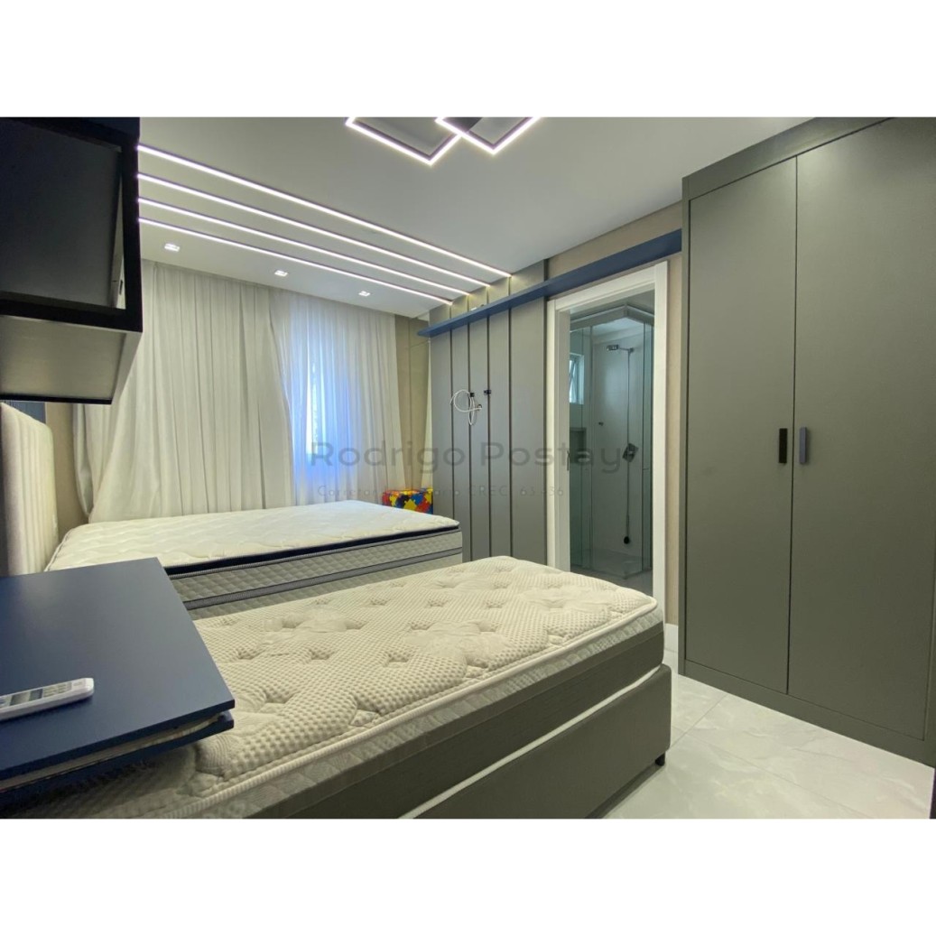 IMPERDÍVEL Apartamento finamente mobiliado na Meia Praia