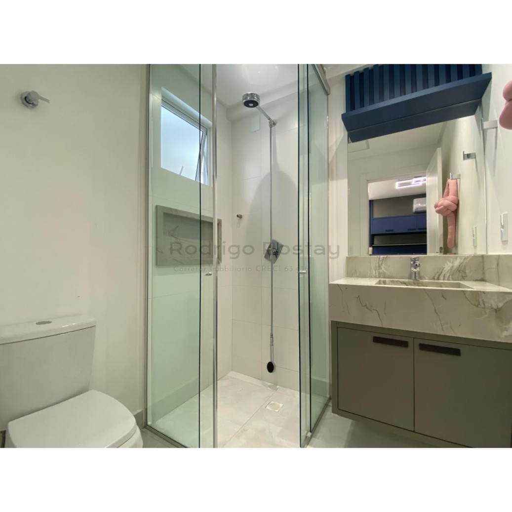 IMPERDÍVEL Apartamento finamente mobiliado na Meia Praia