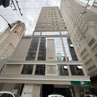 IMPERDÍVEL Apartamento finamente mobiliado na Meia Praia