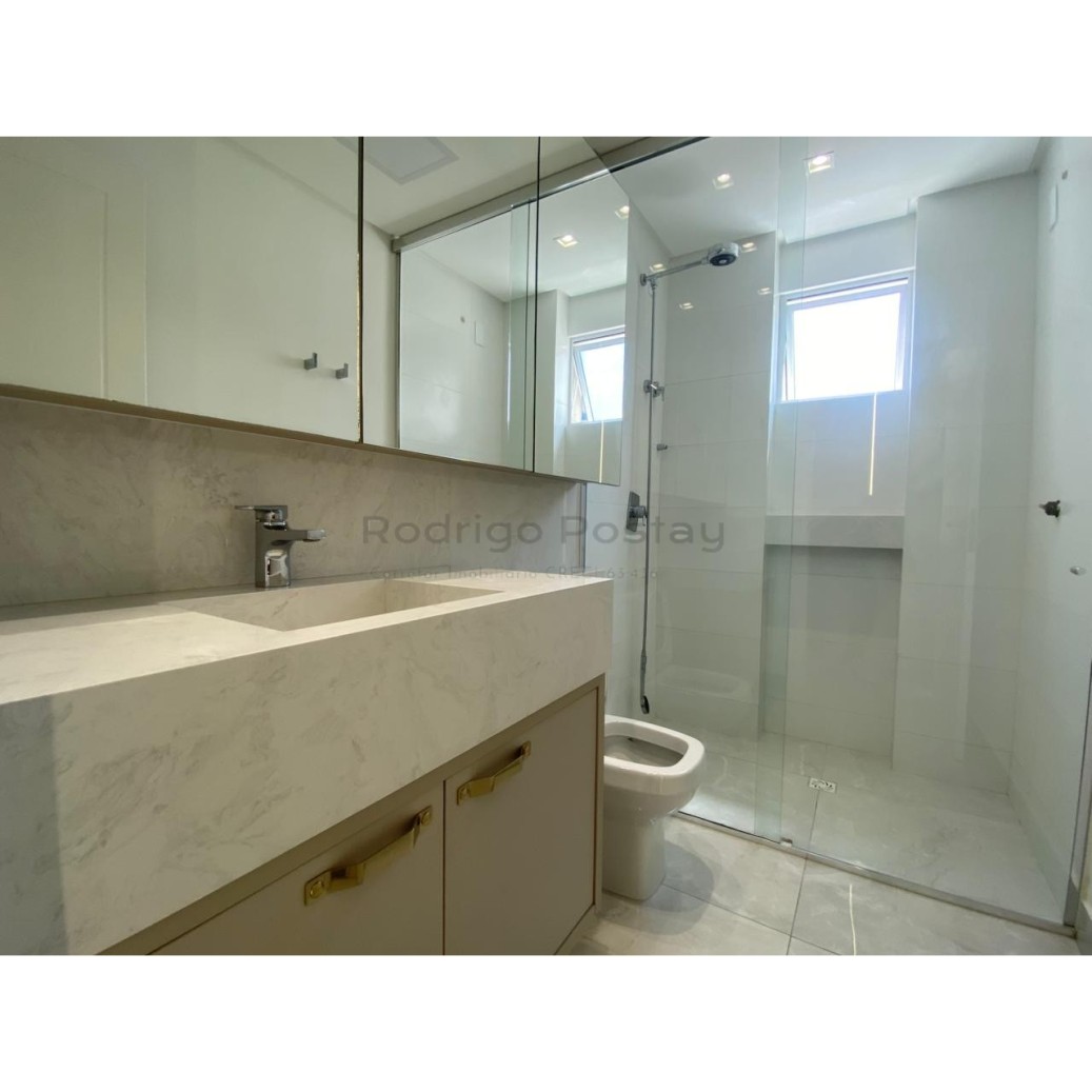 IMPERDÍVEL Apartamento finamente mobiliado na Meia Praia