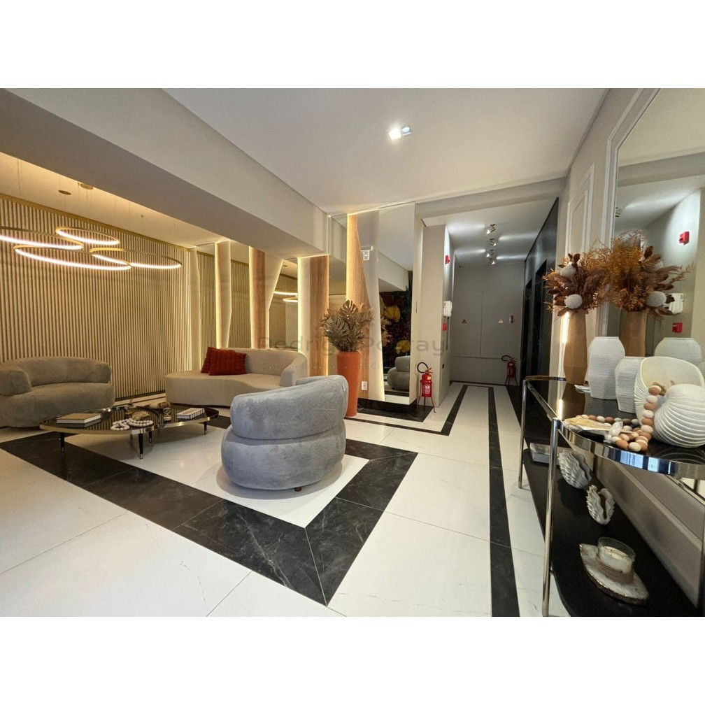 IMPERDÍVEL Apartamento finamente mobiliado na Meia Praia