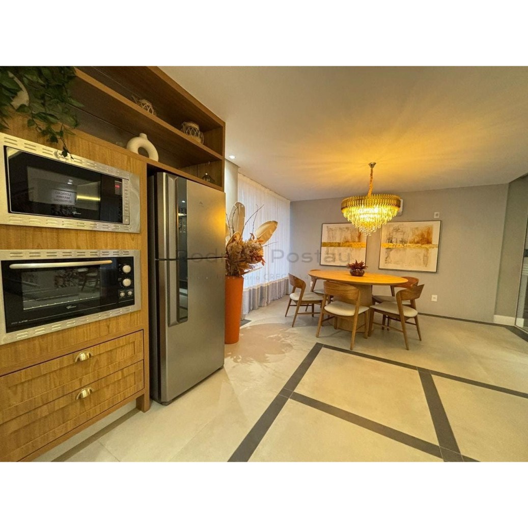 IMPERDÍVEL Apartamento finamente mobiliado na Meia Praia