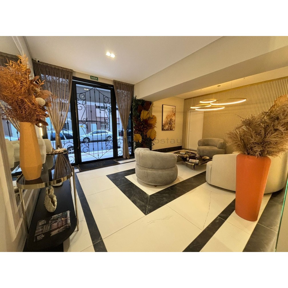 IMPERDÍVEL Apartamento finamente mobiliado na Meia Praia